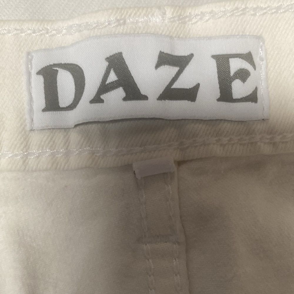 Daze Off White Distressed Frayed Denim Shorts Size 30 - Picture 6 of 10